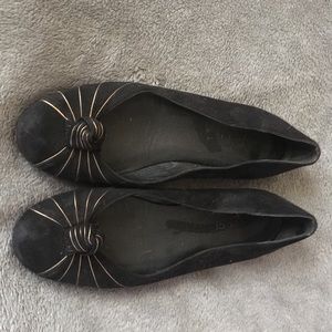 Gucci Blk Suede flats with gold accent size 36B